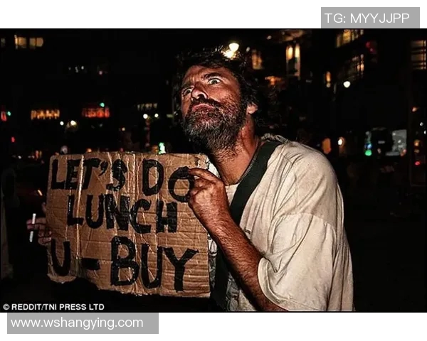 足球明星化身街头乞丐挑战人性善恶引发社会热议