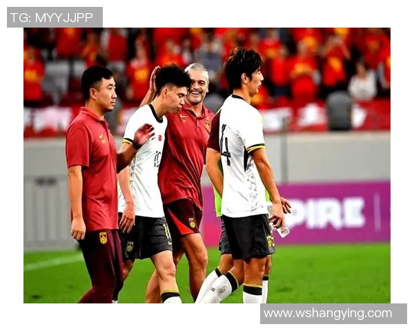 足球明星在赛场外激烈对抗引发大规模打斗场面引发媒体热议与球迷关注