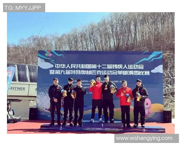 残疾人篮球比赛中的明星队员展现无畏精神与卓越技艺的精彩瞬间